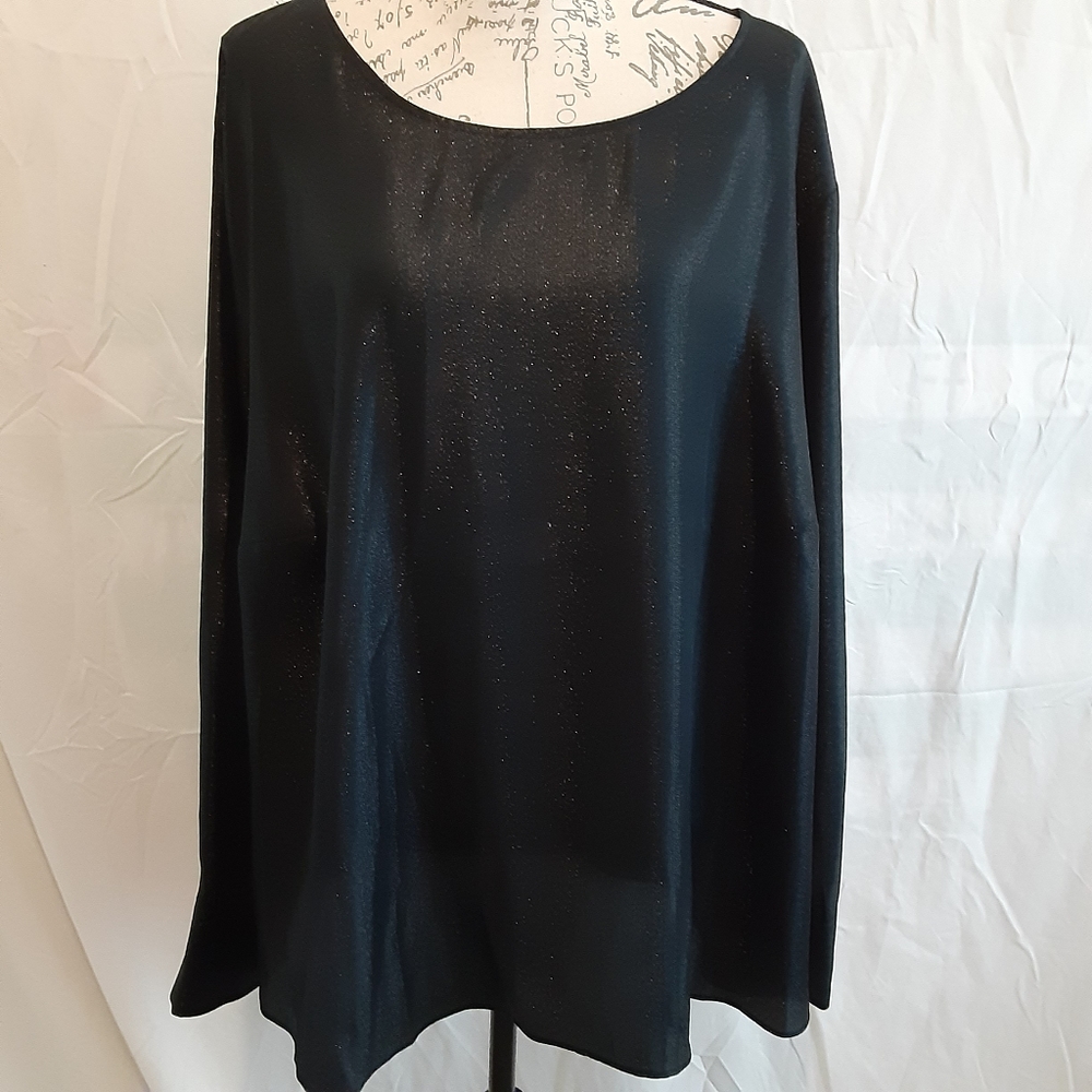 Women's Plus size long sleeves top by Ava& Viv!